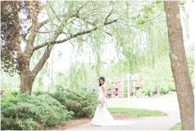 bridal portraits under a willow tree